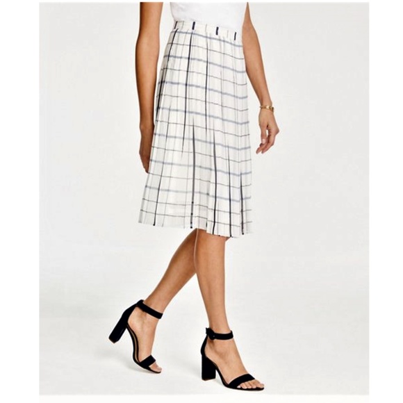Ann Taylor Dresses & Skirts - Ann Taylor Plaid Pleated Skirt 🎉HP🎉